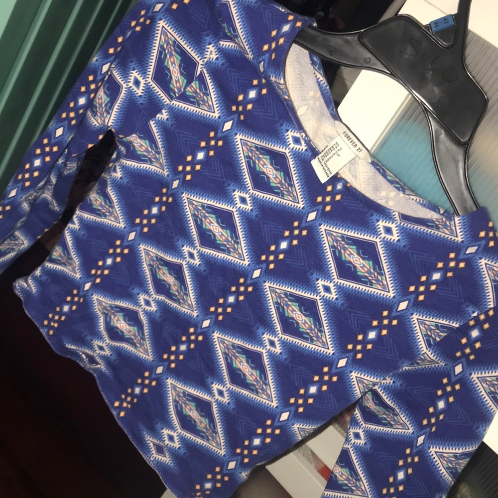 Patterned long sleeve crop top